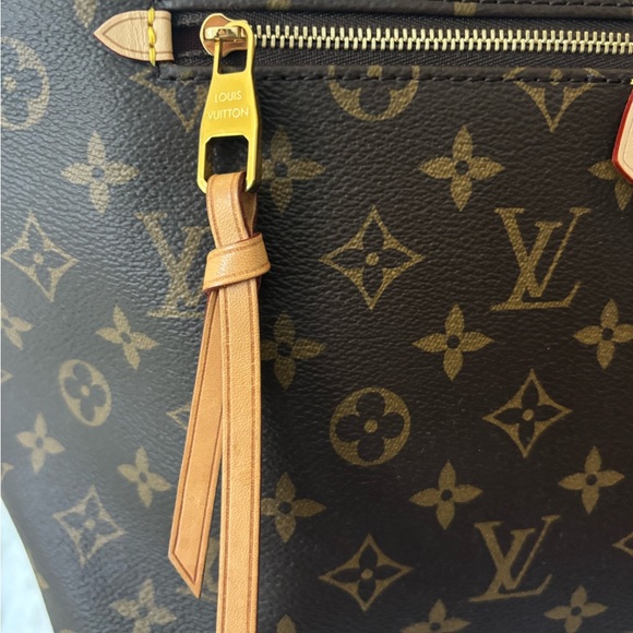Louis Vuitton Lena MM - Picture 4 of 13